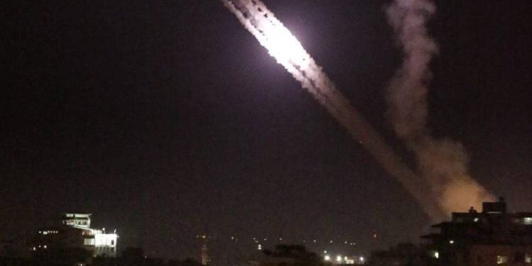 Cohete disparado desde Gaza explota en el aire antes de llegar a Israel