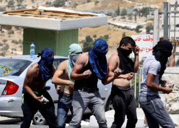 La violencia entra en erupción fuera de la ciudad vieja por las restricciones del Monte del Templo