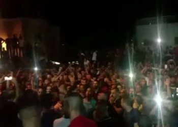 Miles de musulmanes despiden los restos de los terroristas islámicos del Monte del Templo