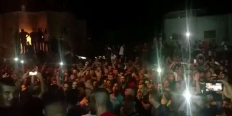 Miles de musulmanes despiden los restos de los terroristas islámicos del Monte del Templo