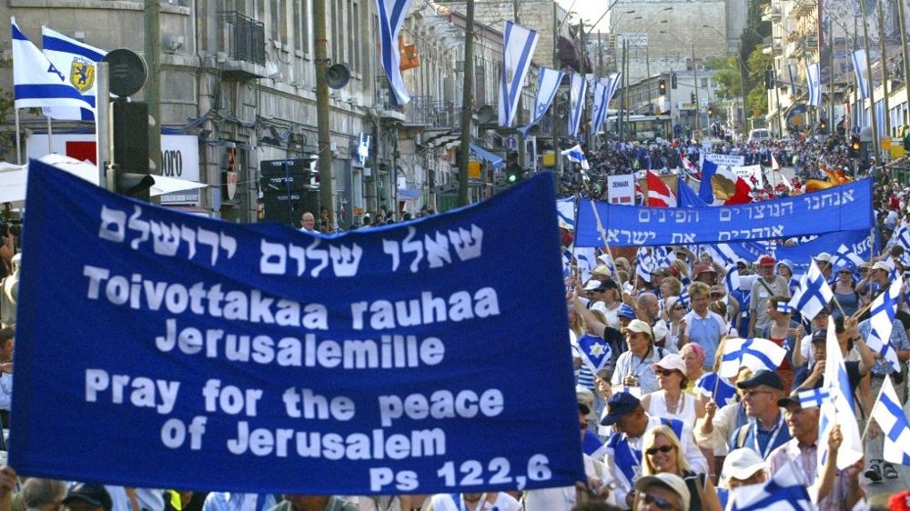 Cristianos pro-Israel marchan durante un desfile para la fiesta de los Tabernáculos en Jerusalén en 2006. Miles de cristianos evangélicos están participando en una peregrinación anual para apoyar a Israel (foto: Olivier Fitoussi / Flash 90)