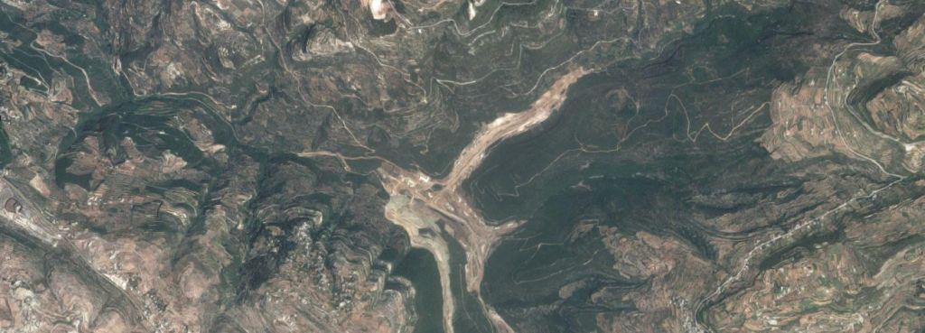 Un sitio cerca de la ciudad siria del norte de Banias, donde Irán está construyendo una fábrica de misiles. (Captura de pantalla: Google Maps)