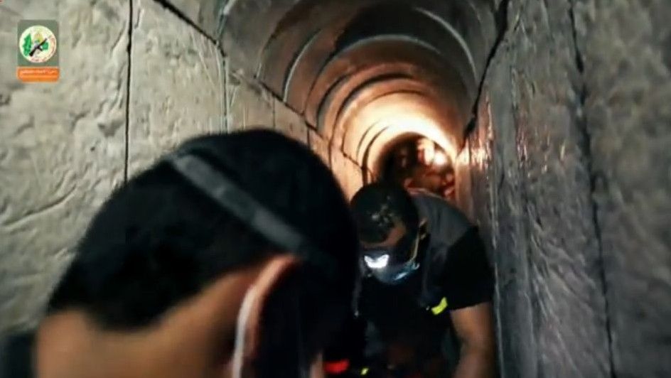 Fotograma de un vídeo de Hamás de agosto de 2015 que pretendía mostrar un túnel de Gaza excavado bajo la frontera israelí. (Captura de pantalla Ynet)