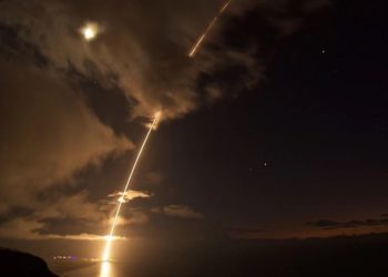 El misil balístico “objetivo” fue lanzado desde la base de Kauai, en Hawai (Latonja Martin/Missile Defense Agency)