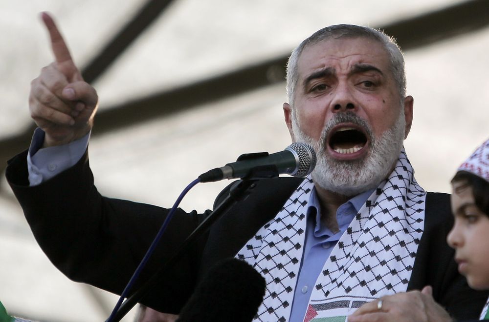 ARCHIVO - Miércoles, 27 de agosto 2014 foto de archivo, el líder de la organización terrorista islámica en Gaza, Ismail Haniyeh, da un discurso durante un mitin en la ciudad de Gaza. (AP Photo / Khalil Hamra, Archivo)