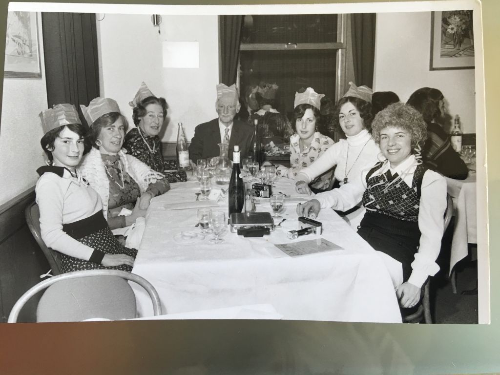 Una celebración de año nuevo de con toda la familia Frank / Schloss, Suiza 1973. (Cortesía)