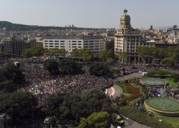 Después del ataque, el rabino principal de Barcelona dice que su comunidad está condenada