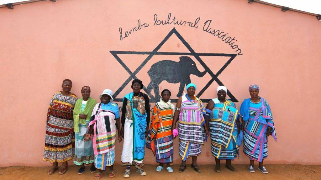 Mujeres de la comunidad Lemba. Manavhela, Provincia de Limpopo, Sudáfrica. Agosto de 2015. (Cortesía de Jono David)