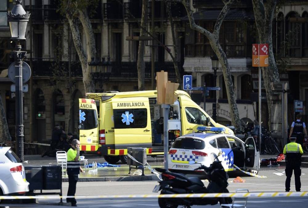 Barcelona: muere en un tiroteo terrorista que atropelló a policías en la Diagonal