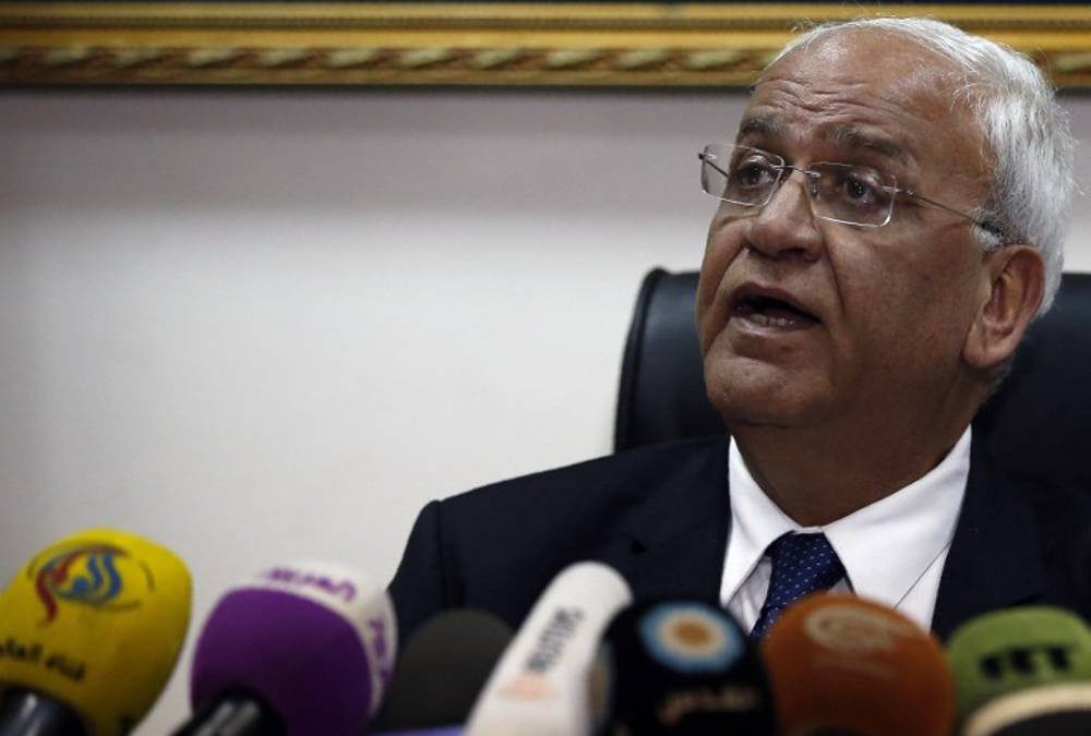 El principal negociador y secretario general de la “Organización para la Liberación de Palestina” (OLP), Saeb Erekat, habló durante una conferencia de prensa en la ciudad cisjordana de Jericó el 15 de febrero de 2017. (AFP / Ahmad Gharabli)