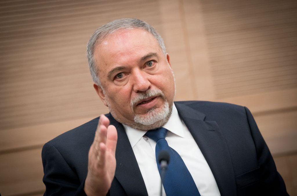 “Si Irán ataca Tel Aviv, atacaremos Teherán” - Liberman a periódico propiedad de Arabia Saudí