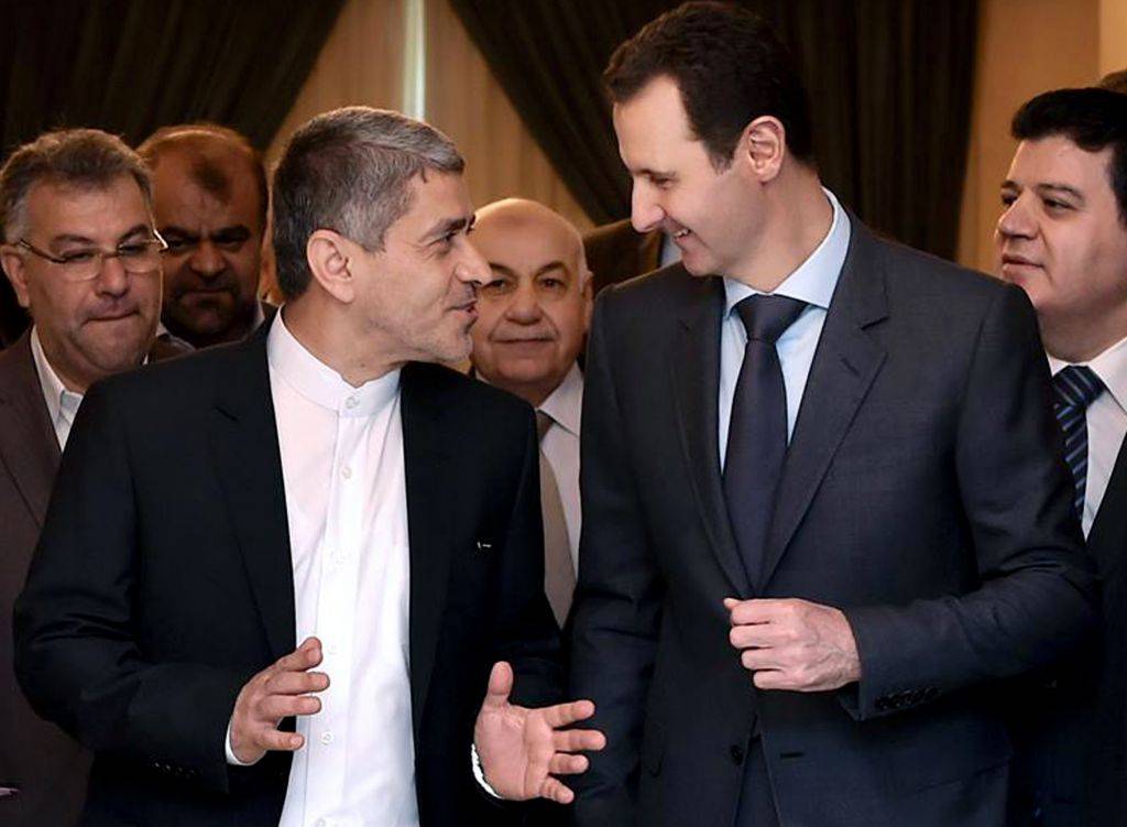 El presidente sirio, Bashar Assad, se reunió con el ministro iraní de Economía y Asuntos Financieros, Ali Tayebnia, a la izquierda, en Damasco, Siria, el lunes 16 de marzo de 2015. (Foto crédito: AP)