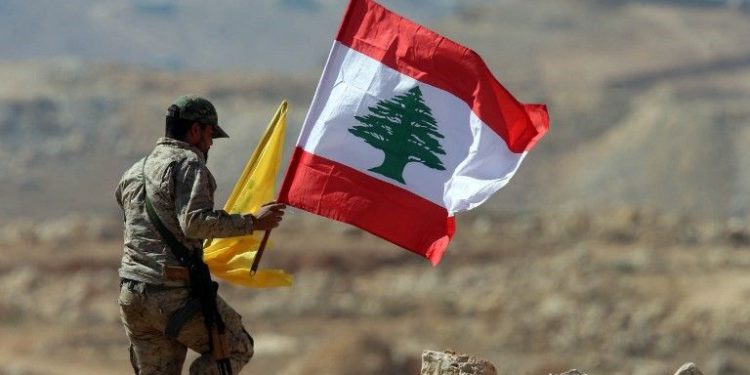 Combatientes de Hezbolá filmados cerca de la frontera israelí listos para la batalla