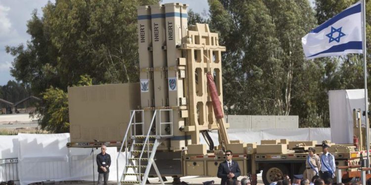 El sistema de defensa de misiles de Honda de David, visto en la Base Aérea de Hatzor, Israel, 2 de abril de 2017. (AP Photo / Sebastian Scheiner)