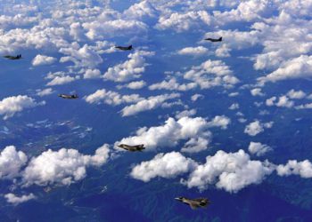 Los bombarderos nucleares B1-B Lancer volaron desde Guam para participar del ejercicio. En los últimos meses sus vuelos sobre la península coreana  aumentaron las tensiones (AFP)