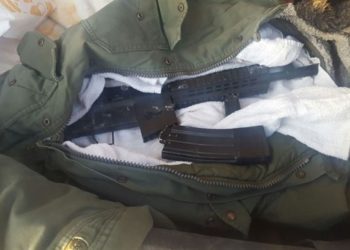 FDI captura a árabes con fusil de asalto cerca de Otniel