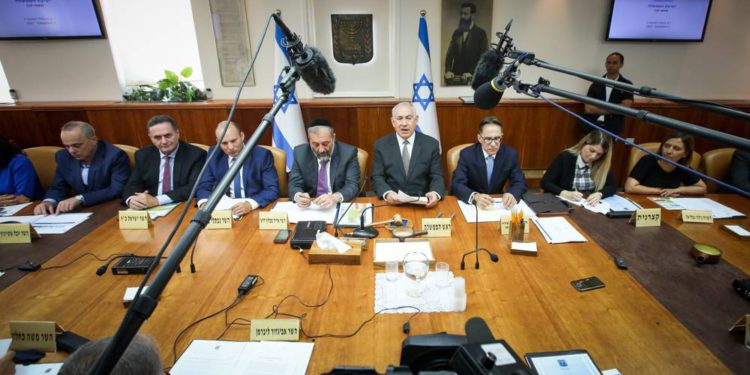 Israel detienen conversaciones de paz tras acuerdo de unidad Fatah-Hamas