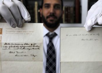 La desconocida teoría de la felicidad que Albert Einstein escribió con su puño y regaló a un mensajero