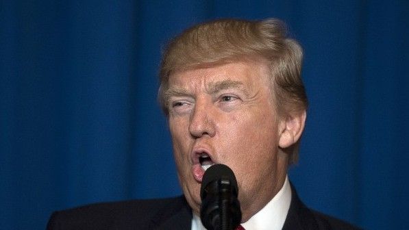 El presidente estadounidense, Donald Trump ofrece una declaración sobre Siria en West Palm Beach, Florida, el 6 de abril de 2017. (Foto: AFP / JIM WATSON)