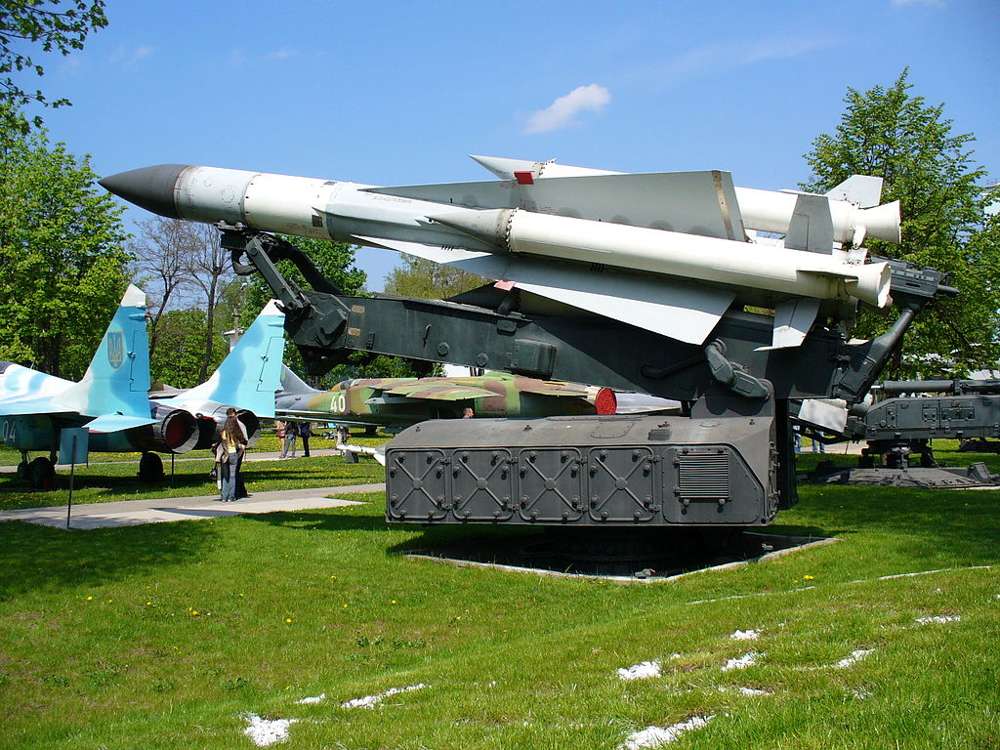 Un misil interceptor SA-5 en exhibición en el Museo de la Fuerza Aérea Ucraniana. (George Chernilevsky / Wikimedia / CC BY-SA 3.0)