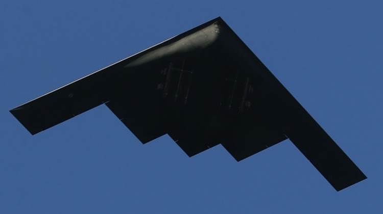 El B-2 tiene capacidad nuclear y convencional y puede penetrar las líneas enemigas sin ser detectado (Getty Images)