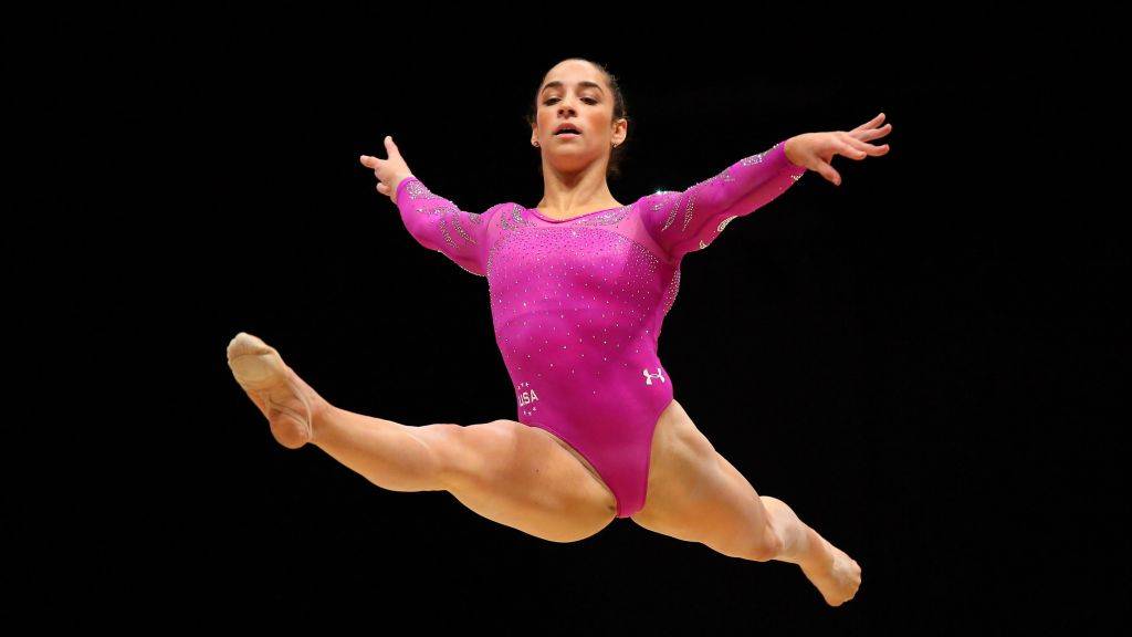 Aly Raisman compitiendo en el ejercicio de piso en el Campeonato Mundial de Gimnasia Artística 2015 en Glasgow, Escocia, 24 de octubre de 2015. (Alex Livesey / Getty Images / vía JTA)