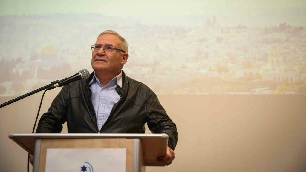 Amos Yadlin habla en un evento de IsraPresse para la comunidad francófona en el Centro del Patrimonio Menachem Begin, Jerusalén, 22 de febrero de 2015. (Hadas Parush / Flash 90)