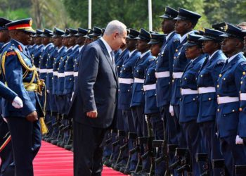 Biniamín Netanyahu arriba a Kenia en julio de 2016 Foto: Kobi Gideon GPO