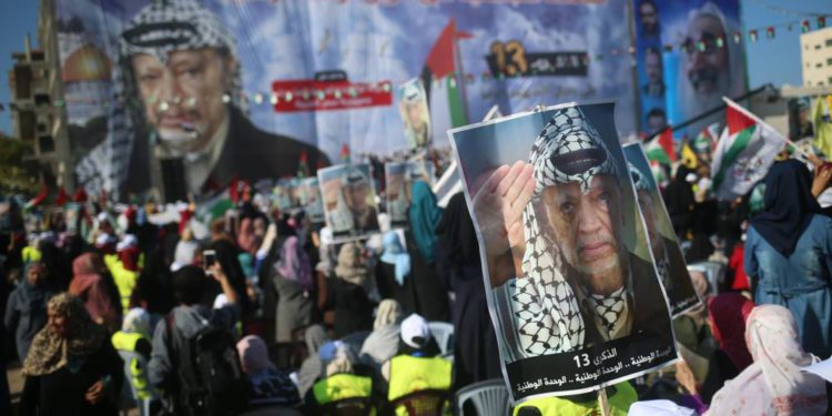 Decenas de miles conmemoran al architerrorista Arafat en la Gaza controlada por Hamas