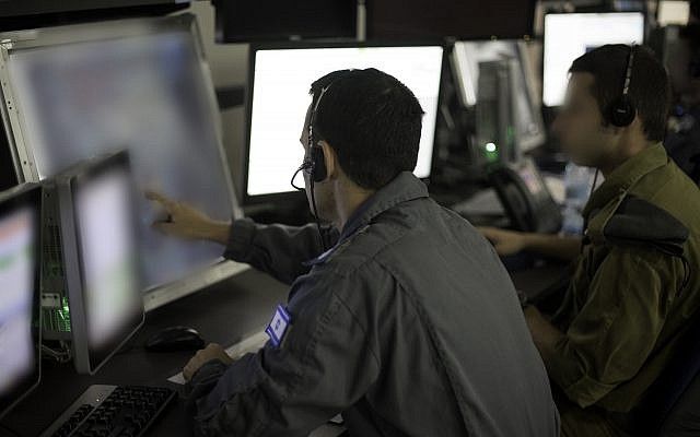 Los controladores de tránsito israelíes participan en el ejercicio internacional Bandera Azul a principios de noviembre de 2017. (Fuerzas de Defensa de Israel)