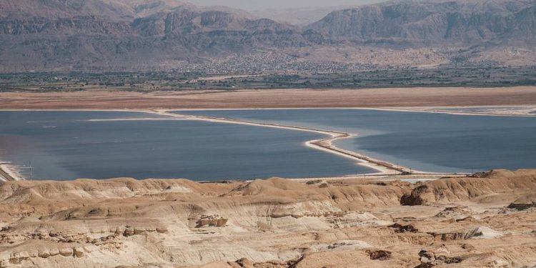 Israel amenaza con dejar de lado el acuerdo de agua con Jordania hasta que la Embajada sea reabierta