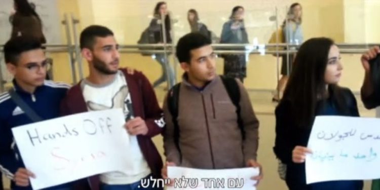 Manifestación de estudiantes árabes en la Universidad Hebrea: “¡Fuera Sionistas!”