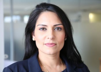 Priti Patel forzada a renunciar tras reunirse con altos funcionarios israelíes