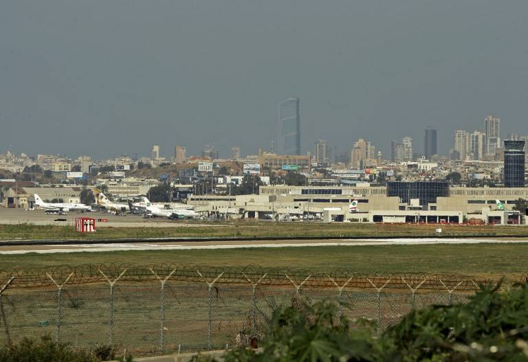 Una foto tomada el 10 de noviembre de 2017 muestra una vista general de la pista del Aeropuerto Internacional de Beirut. (Joseph Eid / AFP)