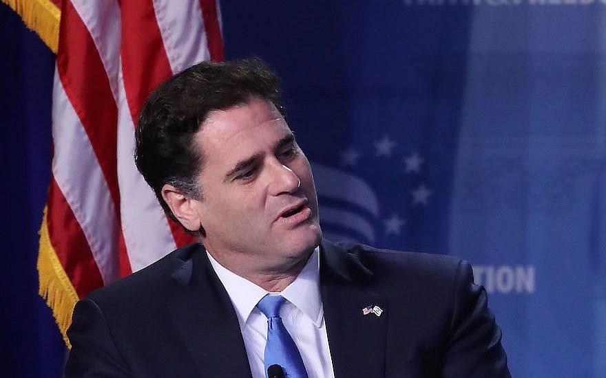 El embajador de Israel en los Estados Unidos, Ron Dermer, habla en el hotel Omni Shoreham en Washington, DC, el 9 de junio de 2017. (Mark Wilson / Getty Images a través de JTA)