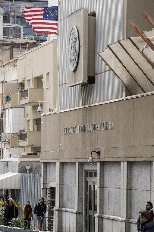 Una imagen muestra el exterior de la embajada de EE.UU. en Tel Aviv el 6 de diciembre de 2017. (ACK GUEZ / AFP)