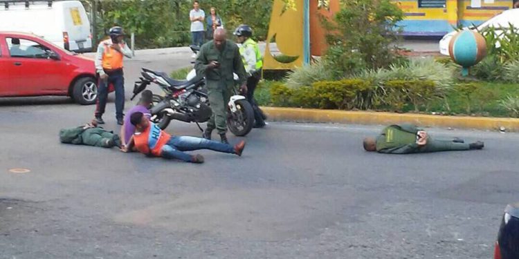 Escaparon durante un traslado varios militares detenidos por conspiración en Venezuela