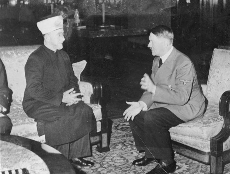 Hitler recibe al Gran Mufti Haj Amin al-Husseini en 1941 en Alemania. (Colección Heinrich Hoffmann / Wikipedia)