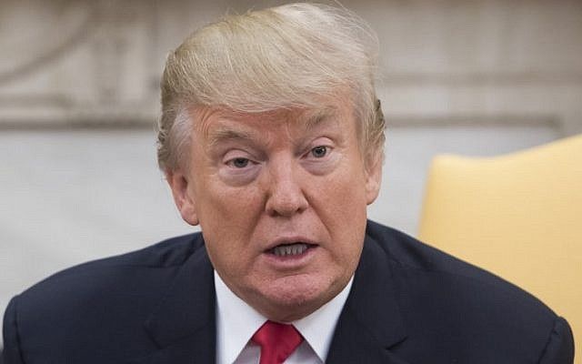 El presidente de EE.UU. Donald Trump en la Oficina Oval de la Casa Blanca en Washington, DC, el 5 de diciembre de 2017. (SAUL LOEB / AFP)