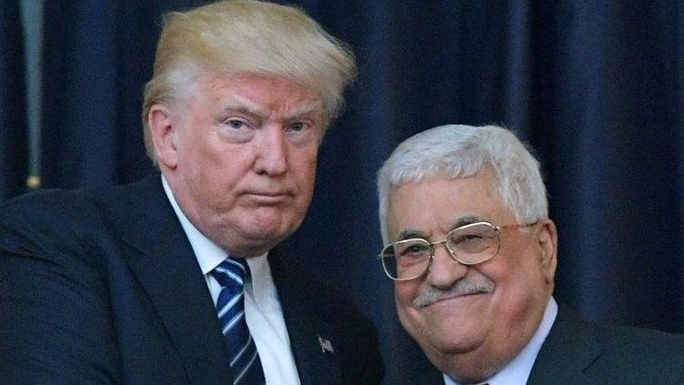 El presidente de EE.UU. Donald Trump, izquierda, y el líder de la Autoridad Palestina Mahmoud Abbas posan para una fotografía durante una conferencia de prensa conjunta en el palacio presidencial en la ciudad de Belén el 23 de mayo de 2017. (AFP / Mandel Ngan)