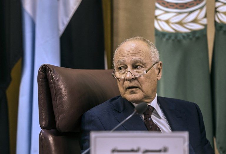 El Secretario General de la Liga Árabe, Ahmed Aboul Gheit, asiste a la reunión del Ministro de Asuntos Exteriores árabe en El Cairo para debatir los disturbios latentes en Jerusalén el 27 de julio de 2017. (AFP PHOTO / KHALED DESOUKI)