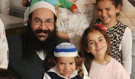 El rabino Raziel Shevach con su familia, en una foto sin fecha (Cortesía de la familia)