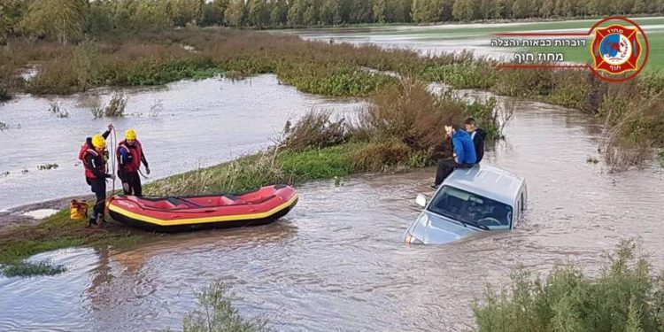 Israel sacudido por una poderosa tormenta invernal