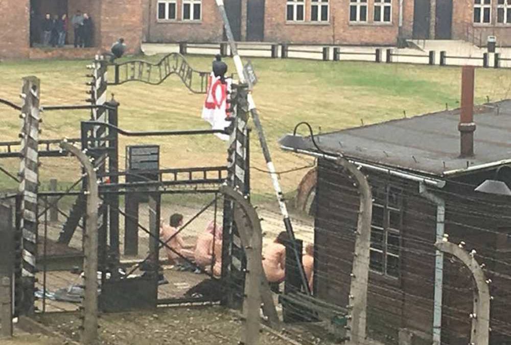 Polonia encarcela a bielorrusos que se desnudaron en Auschwitz