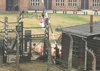 Polonia encarcela a bielorrusos que se desnudaron en Auschwitz