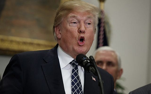 El presidente de los Estados Unidos, Donald Trump, habla durante un evento en honor al Dr. Martin Luther King Jr., en la Sala Roosevelt de la Casa Blanca, el viernes 12 de enero de 2018 en Washington. (AP Photo / Evan Vucci)