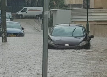 Fuertes lluvias inundan las carreteras, cayó nieve en el norte