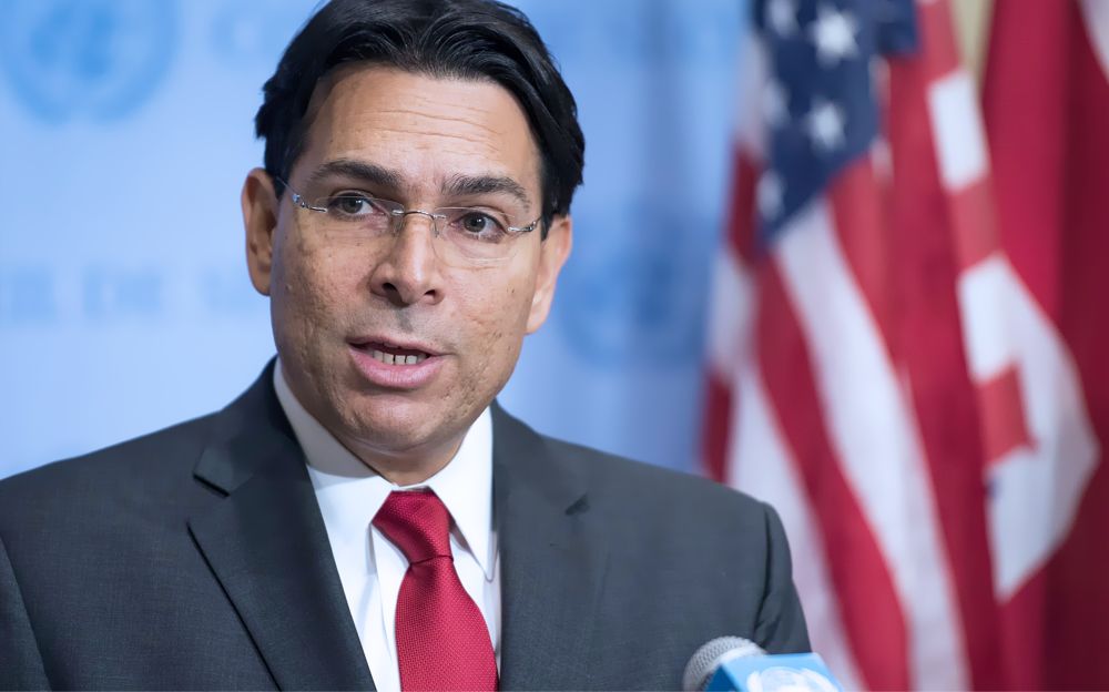 Danny Danon habla a los medios de comunicación antes de la reunión del Consejo de Seguridad en Oriente Medio el 11 de mayo de 2017. (Mark Garten / Foto de la ONU)