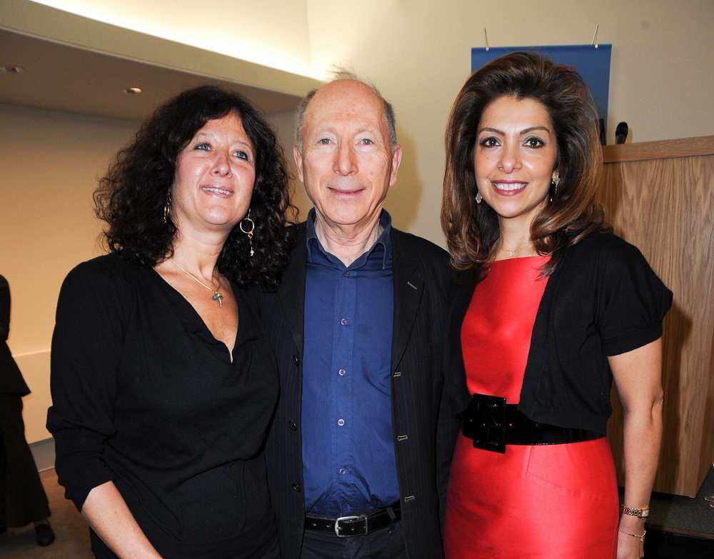 David Sofer (C) en la foto con su esposa Cindy (L) en la recepción de apertura del Museo Judío en Londres el 16 de marzo de 2010. (Desmond O'Neill Features Ltd)