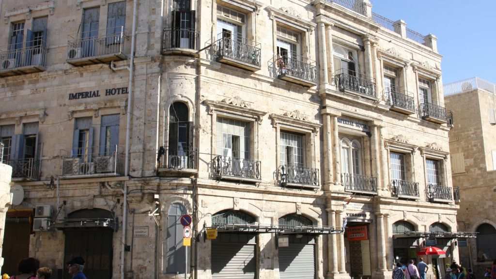 El Hotel Imperial en la Puerta de Jaffa, cuyo contrato de alquiler se vendió a la organización Ateret Cohanim y es objeto de una apelación del Patriarca Griego Ortodoxo. (Shmuel Bar-Am)